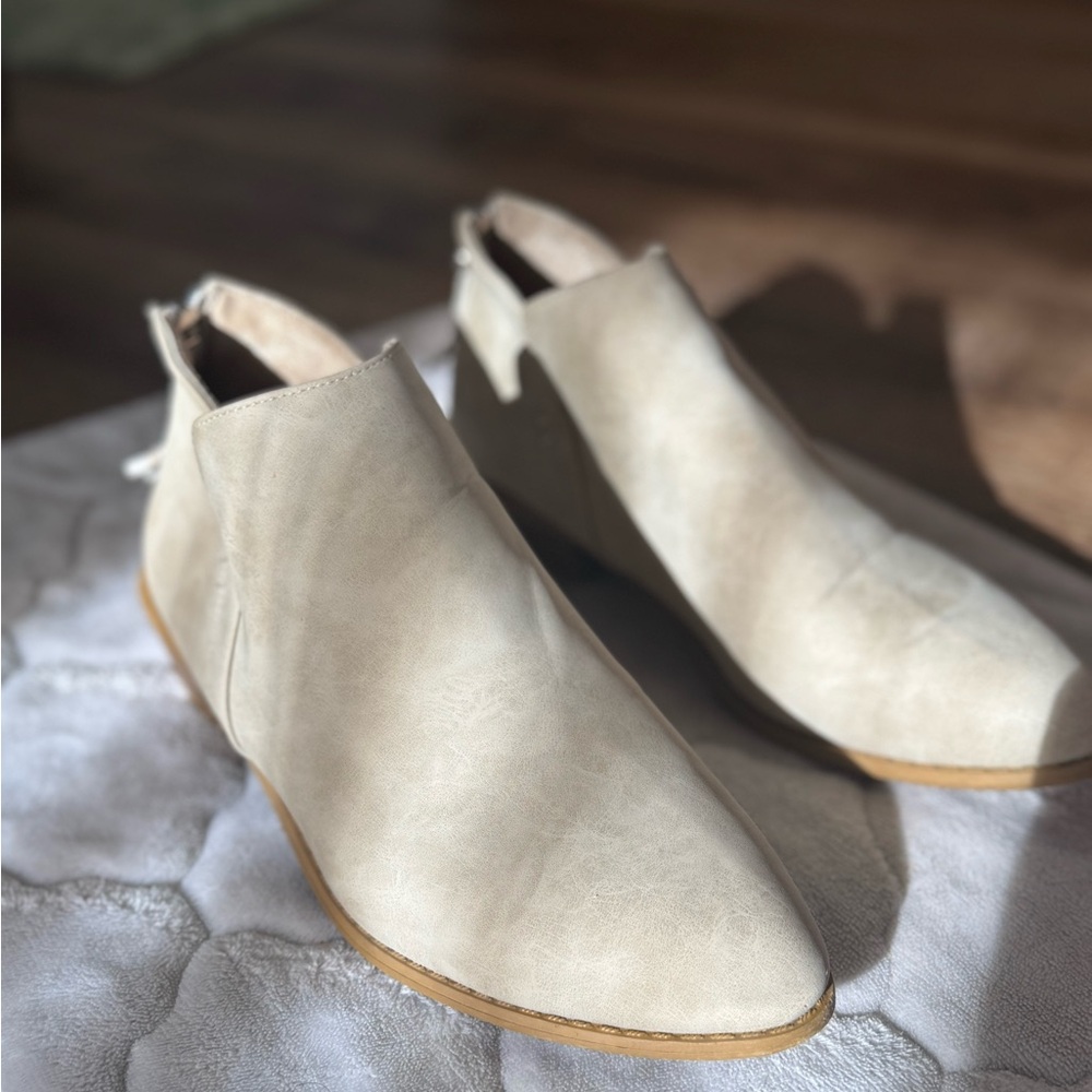 Women's Minimalist Back Zipper Booties, Beige